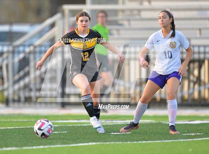 Thumbnail 2 in St. Amant vs. Byrd (Division I Regional Playoff) photogallery.