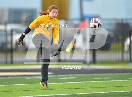 Thumbnail 3 in St. Amant vs. Byrd (Division I Regional Playoff) photogallery.