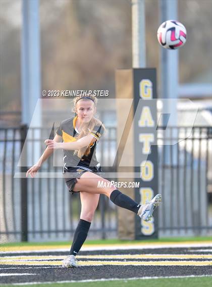 Thumbnail 2 in St. Amant vs. Byrd (Division I Regional Playoff) photogallery.