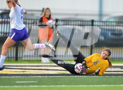 Thumbnail 2 in St. Amant vs. Byrd (Division I Regional Playoff) photogallery.