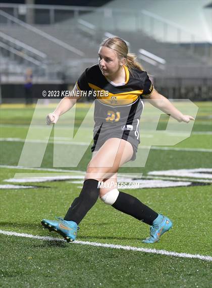 Thumbnail 3 in St. Amant vs. Byrd (Division I Regional Playoff) photogallery.