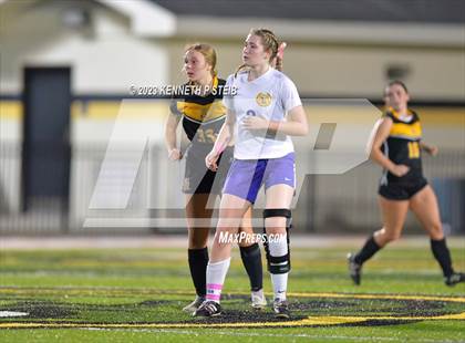 Thumbnail 2 in St. Amant vs. Byrd (Division I Regional Playoff) photogallery.