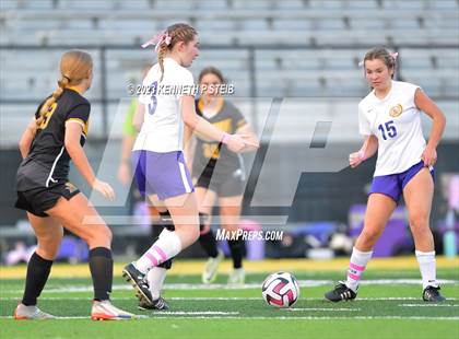Thumbnail 2 in St. Amant vs. Byrd (Division I Regional Playoff) photogallery.