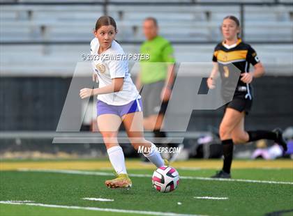 Thumbnail 3 in St. Amant vs. Byrd (Division I Regional Playoff) photogallery.
