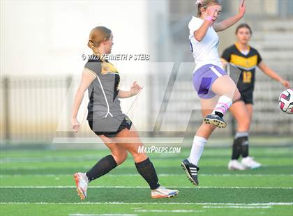 Thumbnail 2 in St. Amant vs. Byrd (Division I Regional Playoff) photogallery.