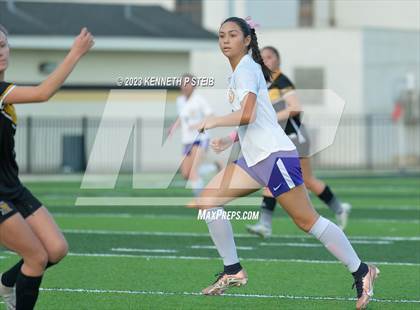 Thumbnail 2 in St. Amant vs. Byrd (Division I Regional Playoff) photogallery.