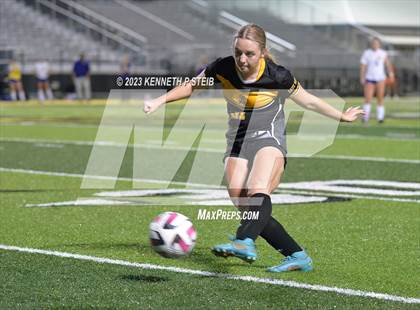 Thumbnail 2 in St. Amant vs. Byrd (Division I Regional Playoff) photogallery.