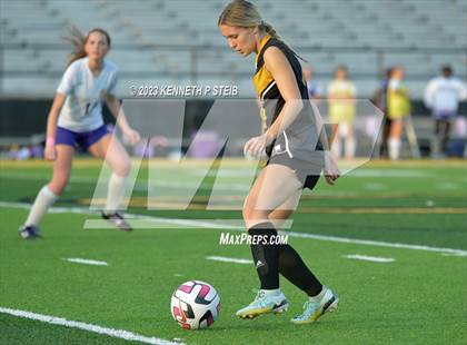 Thumbnail 2 in St. Amant vs. Byrd (Division I Regional Playoff) photogallery.