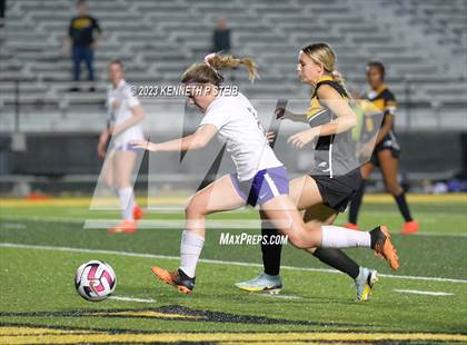 Thumbnail 2 in St. Amant vs. Byrd (Division I Regional Playoff) photogallery.