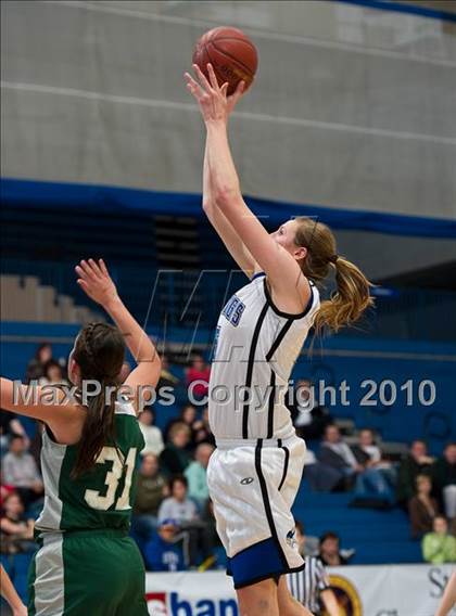 Thumbnail 3 in Pleasant Grove vs Clearfield (Utah 5A Quaterfinal) photogallery.