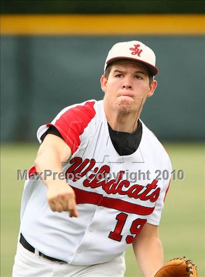 Thumbnail 1 in Belton vs Lake Highlands (Texas 3A Region ll Playoffs) photogallery.