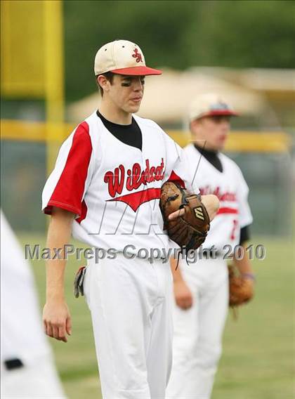 Thumbnail 2 in Belton vs Lake Highlands (Texas 3A Region ll Playoffs) photogallery.