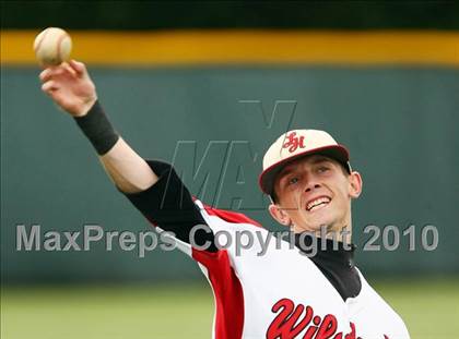 Thumbnail 2 in Belton vs Lake Highlands (Texas 3A Region ll Playoffs) photogallery.