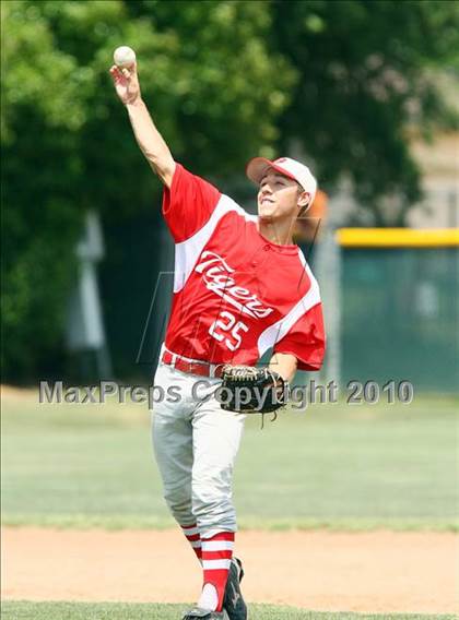 Thumbnail 2 in Belton vs Lake Highlands (Texas 3A Region ll Playoffs) photogallery.