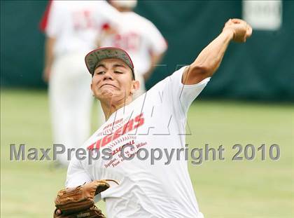 Thumbnail 2 in Belton vs Lake Highlands (Texas 3A Region ll Playoffs) photogallery.