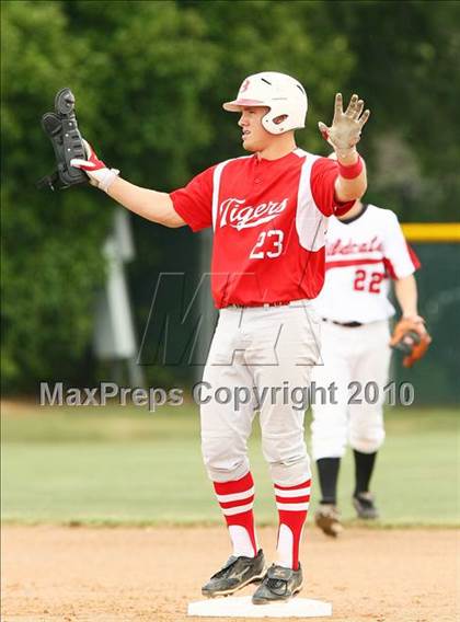Thumbnail 3 in Belton vs Lake Highlands (Texas 3A Region ll Playoffs) photogallery.
