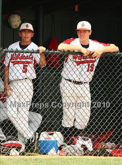 Thumbnail 3 in Belton vs Lake Highlands (Texas 3A Region ll Playoffs) photogallery.