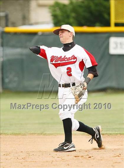 Thumbnail 2 in Belton vs Lake Highlands (Texas 3A Region ll Playoffs) photogallery.