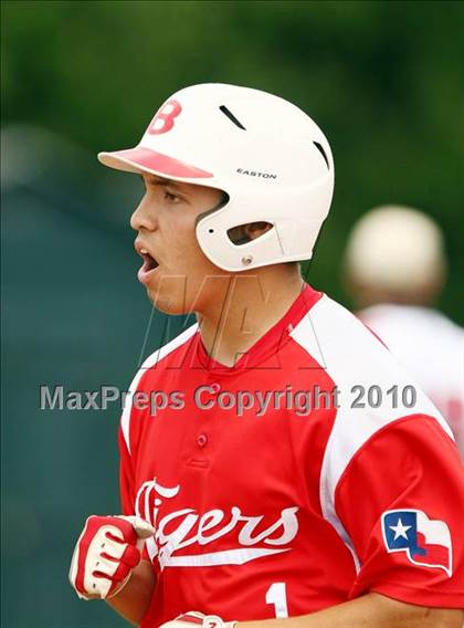 Thumbnail 2 in Belton vs Lake Highlands (Texas 3A Region ll Playoffs) photogallery.