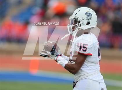Thumbnail 1 in San Angelo Central vs. Allen (UIL 6A Regional Playoff) photogallery.