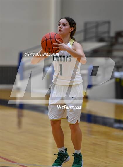 Thumbnail 2 in McCollum vs Lee [Robert E.] (SAISD Basketball Tournament) photogallery.