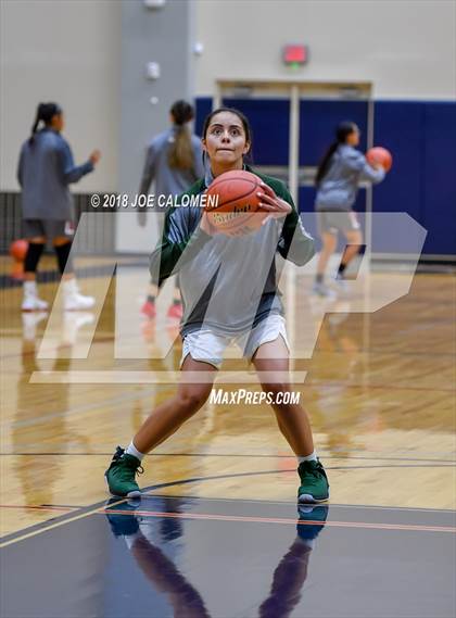 Thumbnail 1 in McCollum vs Lee [Robert E.] (SAISD Basketball Tournament) photogallery.