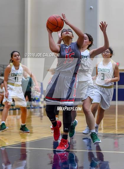 Thumbnail 1 in McCollum vs Lee [Robert E.] (SAISD Basketball Tournament) photogallery.