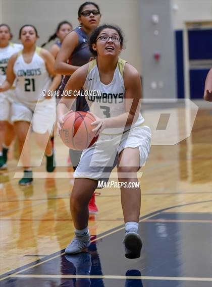Thumbnail 1 in McCollum vs Lee [Robert E.] (SAISD Basketball Tournament) photogallery.