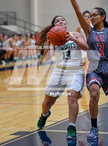 Thumbnail 2 in McCollum vs Lee [Robert E.] (SAISD Basketball Tournament) photogallery.
