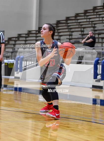 Thumbnail 3 in McCollum vs Lee [Robert E.] (SAISD Basketball Tournament) photogallery.