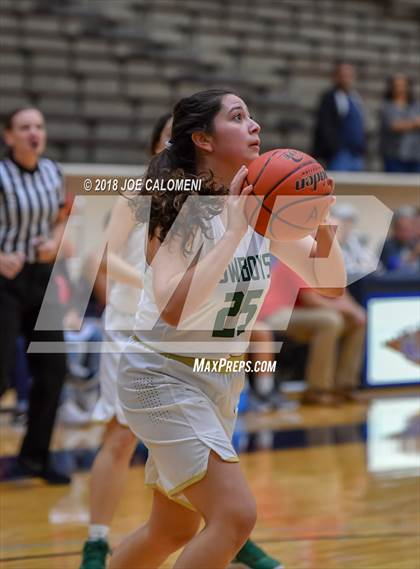 Thumbnail 2 in McCollum vs Lee [Robert E.] (SAISD Basketball Tournament) photogallery.