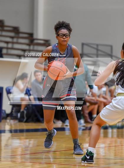 Thumbnail 2 in McCollum vs Lee [Robert E.] (SAISD Basketball Tournament) photogallery.