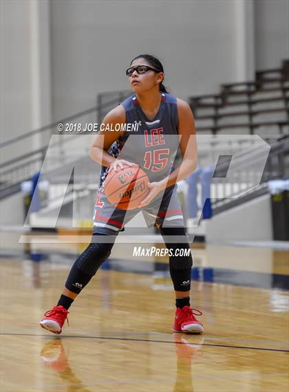 Thumbnail 3 in McCollum vs Lee [Robert E.] (SAISD Basketball Tournament) photogallery.