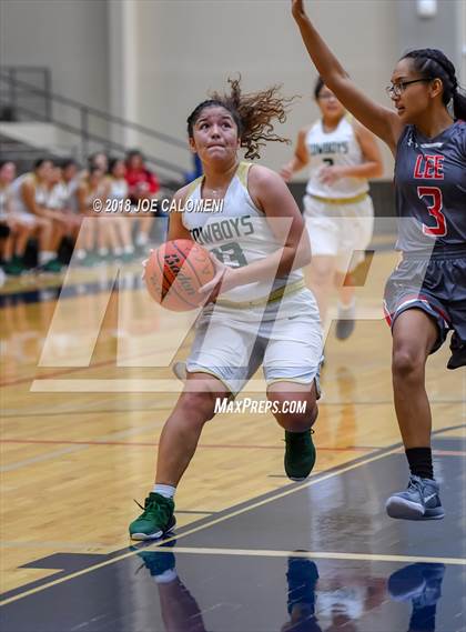 Thumbnail 3 in McCollum vs Lee [Robert E.] (SAISD Basketball Tournament) photogallery.