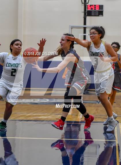 Thumbnail 2 in McCollum vs Lee [Robert E.] (SAISD Basketball Tournament) photogallery.
