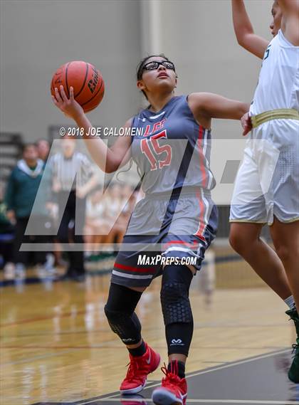 Thumbnail 3 in McCollum vs Lee [Robert E.] (SAISD Basketball Tournament) photogallery.