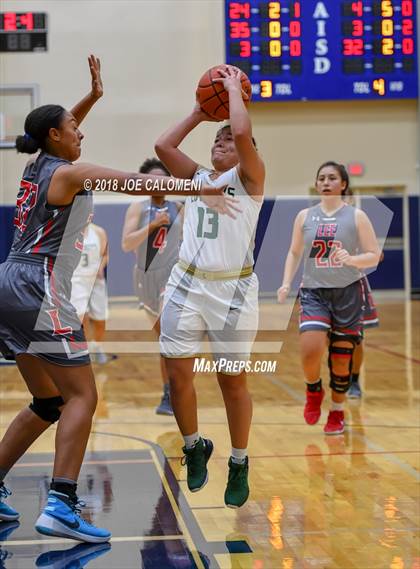Thumbnail 3 in McCollum vs Lee [Robert E.] (SAISD Basketball Tournament) photogallery.