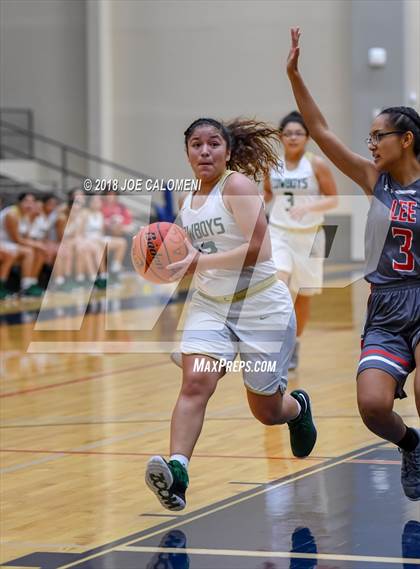 Thumbnail 2 in McCollum vs Lee [Robert E.] (SAISD Basketball Tournament) photogallery.