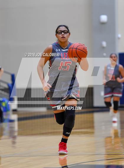 Thumbnail 3 in McCollum vs Lee [Robert E.] (SAISD Basketball Tournament) photogallery.