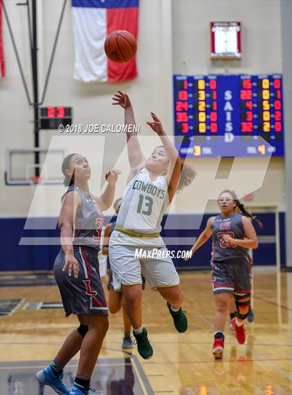 Thumbnail 2 in McCollum vs Lee [Robert E.] (SAISD Basketball Tournament) photogallery.