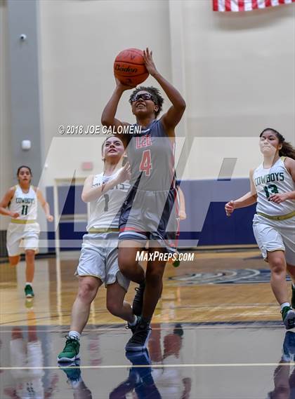 Thumbnail 2 in McCollum vs Lee [Robert E.] (SAISD Basketball Tournament) photogallery.