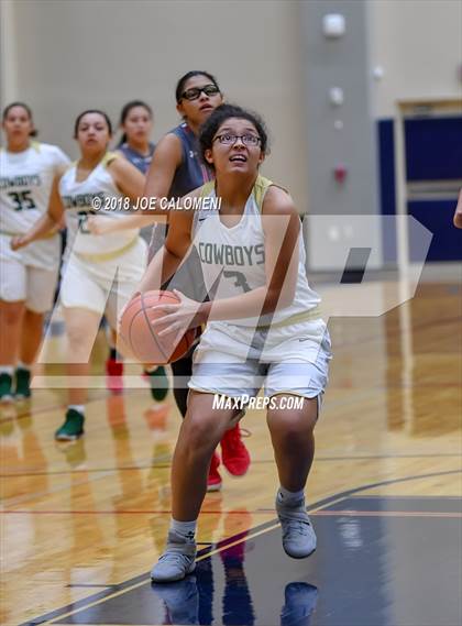 Thumbnail 3 in McCollum vs Lee [Robert E.] (SAISD Basketball Tournament) photogallery.