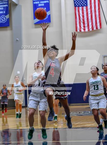 Thumbnail 1 in McCollum vs Lee [Robert E.] (SAISD Basketball Tournament) photogallery.