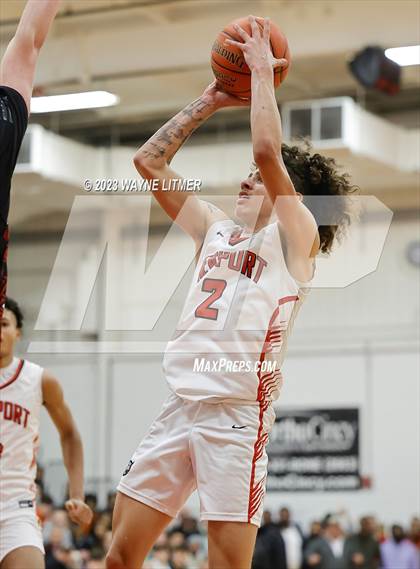 Thumbnail 2 in Holy Cross vs Newport (Ninth Region All A Final) photogallery.