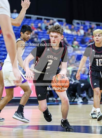 Thumbnail 3 in Irion County vs. Texline (UIL 1A State Semifinal) photogallery.