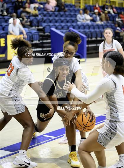 Thumbnail 1 in Robinson vs. Newport (Wynne Classic) photogallery.