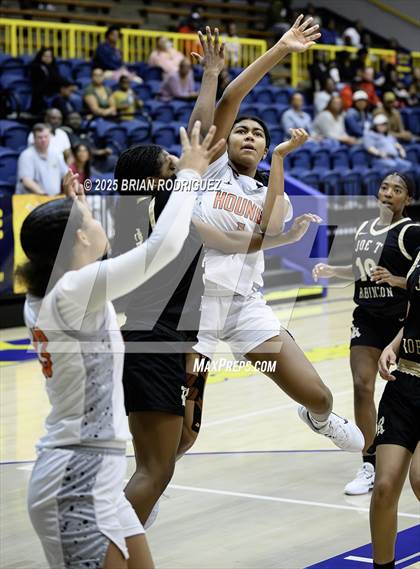 Thumbnail 3 in Robinson vs. Newport (Wynne Classic) photogallery.