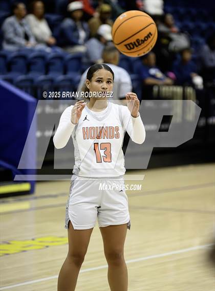 Thumbnail 2 in Robinson vs. Newport (Wynne Classic) photogallery.