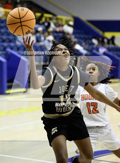 Thumbnail 1 in Robinson vs. Newport (Wynne Classic) photogallery.