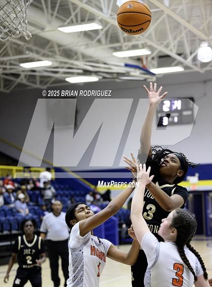 Thumbnail 3 in Robinson vs. Newport (Wynne Classic) photogallery.